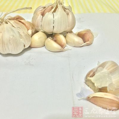 实验证明，生食大蒜有提高正常人葡萄糖耐量的作用