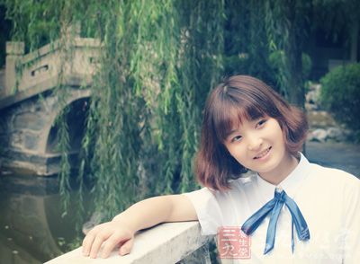 例如,白带颜色是否不对,阴道有否异常出血 例如,白带颜色是否不对,阴道有否异常出血