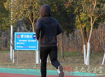 在身体多部位动作的连贯组合的情境下,对小关节和小肌肉运动较多 在身体多部位动作的连贯组合的情境下,对小关节和小肌肉运动较多