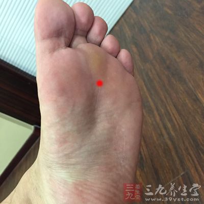 按摩涌泉穴有助補(bǔ)腎