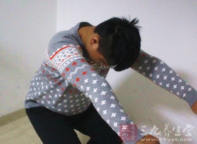 何进行健身减肥训练的美眉都离不开深蹲