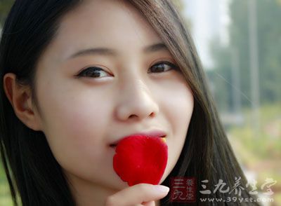 晚上洗脸的时候就需要用到卸妆 晚上洗脸的时候就需要用到卸妆