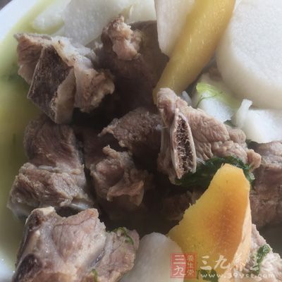 春季养胃食谱：木瓜排骨汤