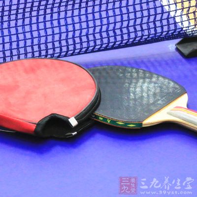 乒乓球发球技术 乒乓球发球的训练方法(3)