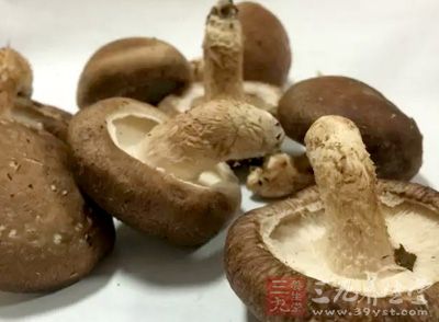 蘑菇热量低，无脂肪，无胆固醇，无麸质