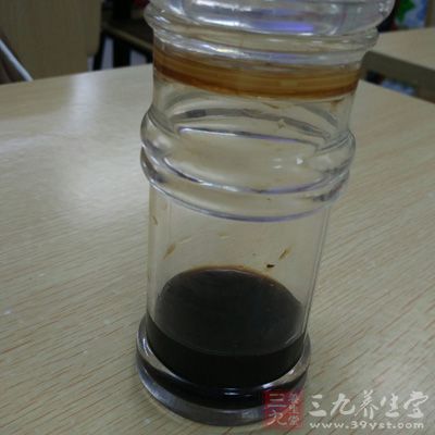 可用一汤匙食醋兑入温开水中慢服