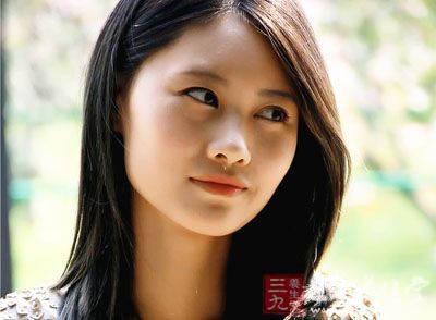 错误一：低头含胸