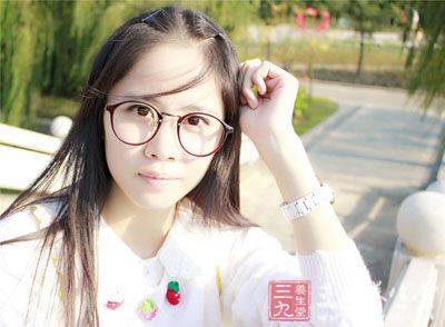 搽上SPF15的防晒霜