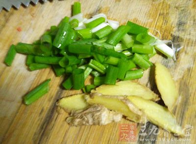 茄子是为数不多的紫色蔬菜之一 茄子是为数不多的紫色蔬菜之一