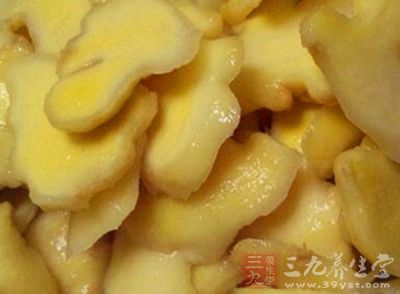 姜切片，葱切段、蒜剥皮