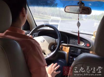 开车无法集中精力,经常走神儿 开车无法集中精力,经常走神儿