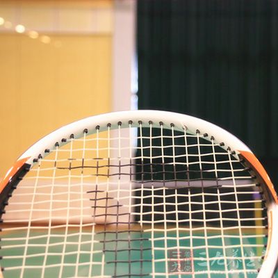 网球运动 网球反手双手握拍击球的特点(2)
