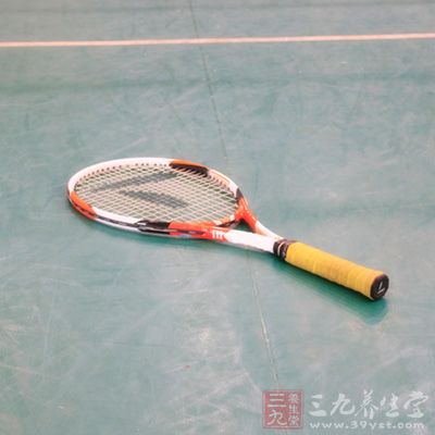 网球运动 网球反手双手握拍击球的特点(3)