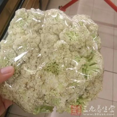 花菜是含有类黄酮多的食物之一，类黄酮除了可以防止感染