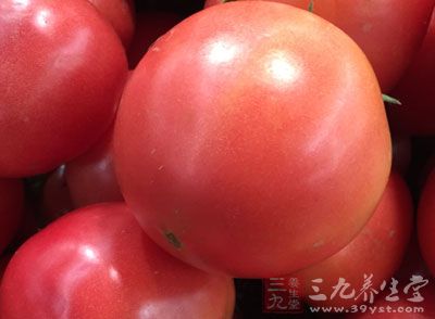 西红柿里面有个东西叫蕃茄素，它和蛋白质结合在一块，周围有纤维素包裹，很难出来