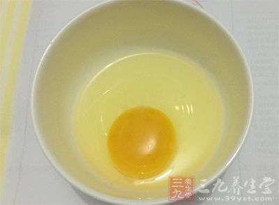 可酌加1个鸡蛋蛋清 可酌加1个鸡蛋蛋清