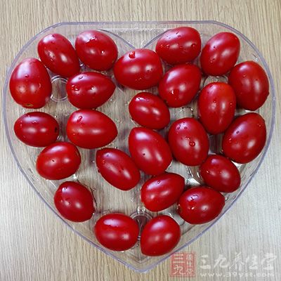 番茄含有大量可溶性收敛剂等成分