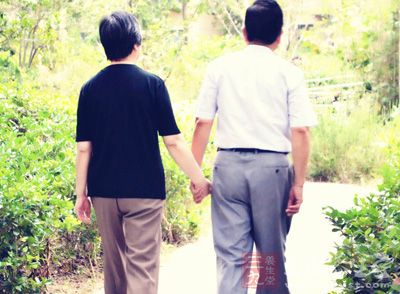 每周3次中低强度运动，比如，漫步或快走、打太极拳等