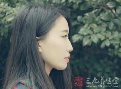 一般无腋窝淋巴结肿大，不伴有乳头溢液