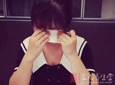 医学心理学家认为，哭能缓解压力