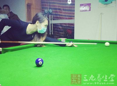 世界上第一张台球桌出现在1400年 世界上第一张台球桌出现在1400年