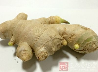 咸鱼头1个，豆腐数块，生姜1片