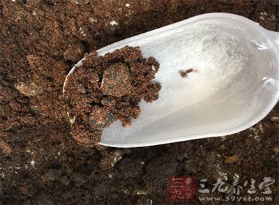 金银花20克，绿豆60克，红糖30克