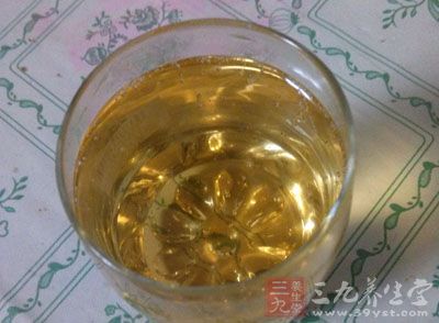 習(xí)慣性飲酒，酒精會(huì)使得大腦體積縮小