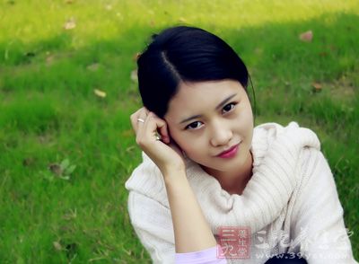 以双手把耳朵由后向前扫,这时会听到“擦擦”声 以双手把耳朵由后向前扫,这时会听到“擦擦”声