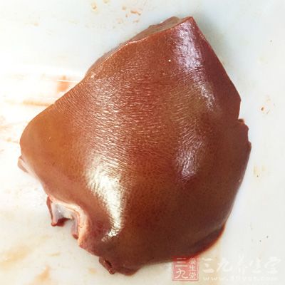 肝脏是动物体内储存养料和解毒的重要器官，含有丰富的营养物质