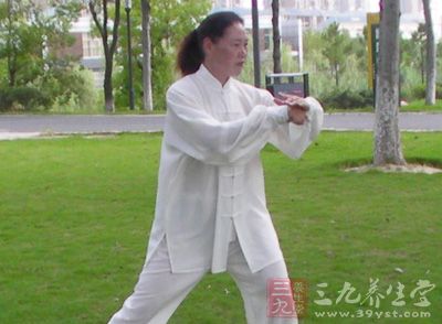 窩心捶又像形意拳中的鉆拳