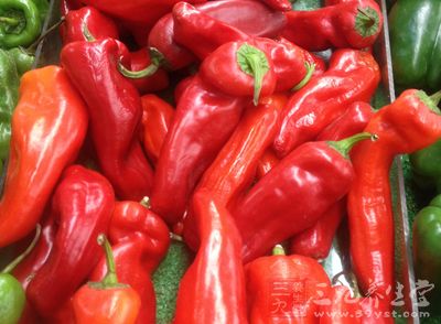 辣椒超多，强烈刺激消化道