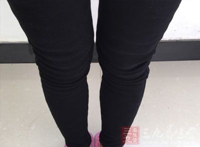 双腿尽量张开,上身往下压 双腿尽量张开,上身往下压