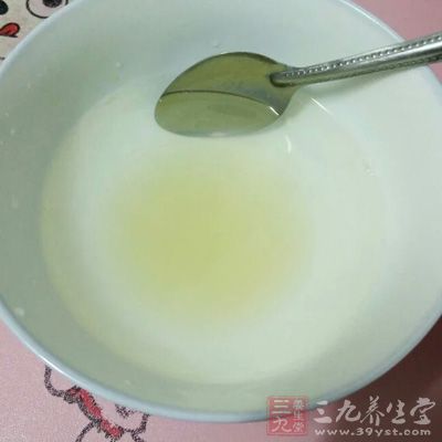 然后加上些许蜂蜜调和