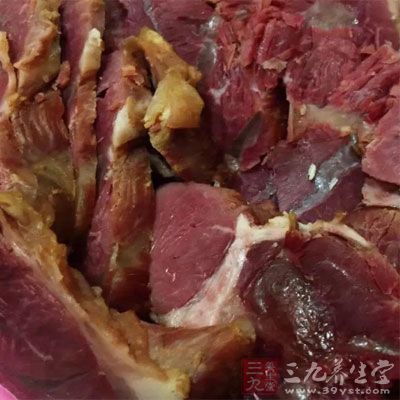 用料：牛肉250克，海參與食鹽適量