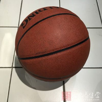 篮球防守技巧 篮球防守时要注意哪些要素(2)
