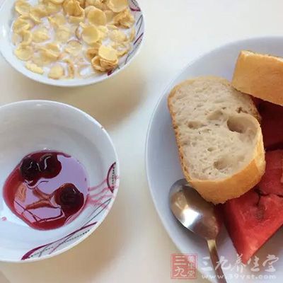 不吃早餐,惹来“三高” 早餐-面包-食品20150910nixiaoyan1