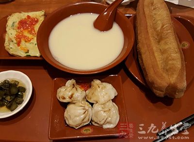 油条是油炸性的高油脂食物 油条是油炸性的高油脂食物