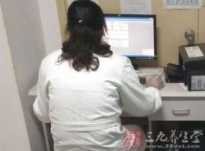 利用各种影像学检查可协助对嗜铬细胞瘤进行定位，来指导治疗