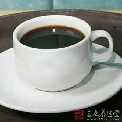 每天下午喝一杯黑咖啡可以赶走疲倦