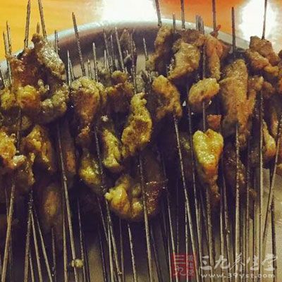 肉类烧烤还可能存在因没烤熟而感染寄生虫的风险 肉类烧烤还可能存在因没烤熟而感染寄生虫的风险