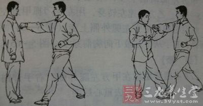 托擋甲臂要快;右拳掩藏在左手臂內(nèi)側(cè)