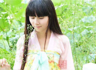 一般在35℃以上的高温环境中,人们极易中暑 一般在35℃以上的高温环境中,人们极易中暑