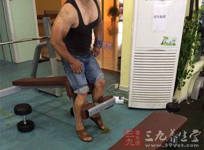 展现白领男士肌肉线条 甩掉小肚腩