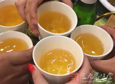 喝雄黄酒、五加酒 喝雄黄酒、五加酒