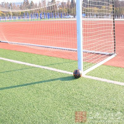 足球的规则 关于足球场地及用球规则介绍