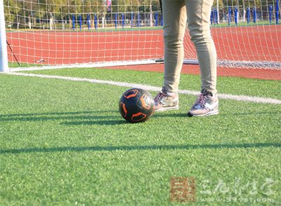 足球的规则 关于足球场地及用球规则介绍