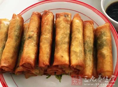 一口气吃下12根春卷