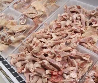 拿红烧肉来说，每人每天多吃两块就够了