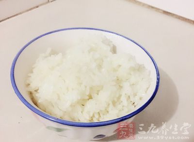 常吃白面包、白饭等升糖指数高的食物，患肺癌的风险会激增